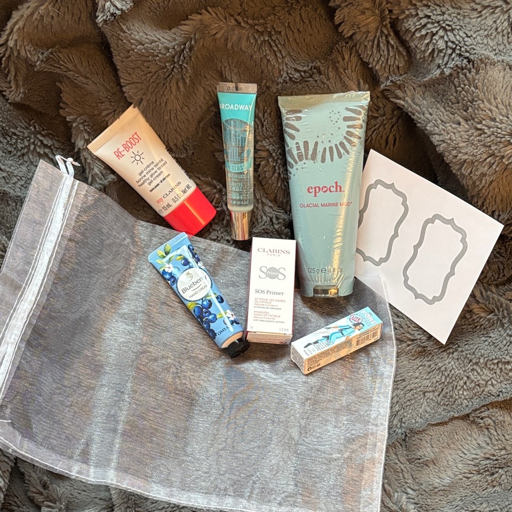 🥳🥳Luxury Make Up and Skin Care Gift Bag $80 Value! All Brand New!